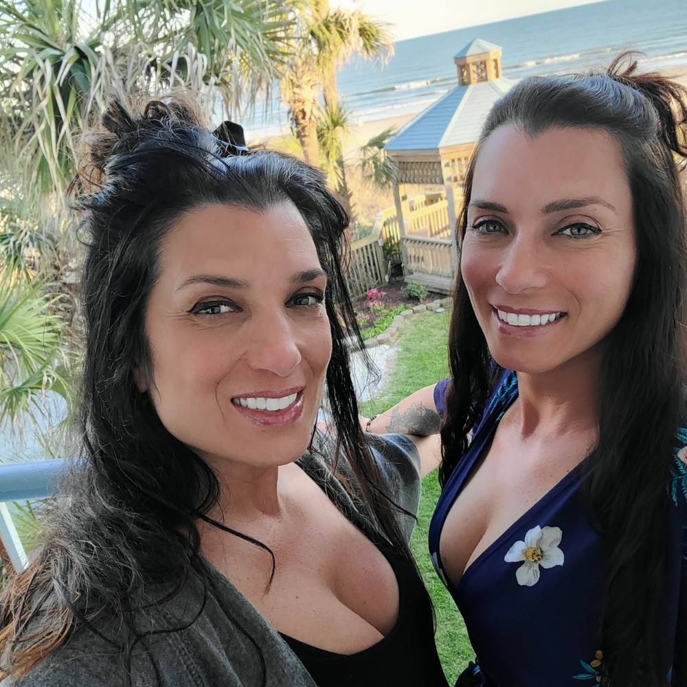 Meet your Posher's, Anna & Diana